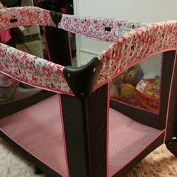 Minnie Mouse Pack And Play / Changing Table