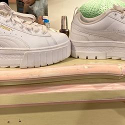 Woman’s Size 7 Pumas