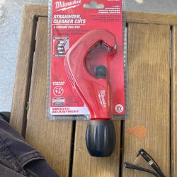 Milwaukee Straighter Cleaner Cuts