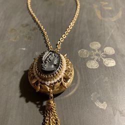 Lucern Cameo Pendant Watch