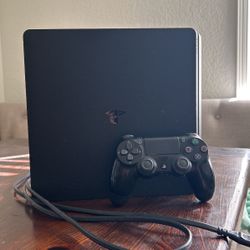 PS4 Slim 