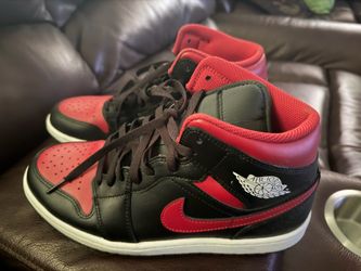 Air Jordan 1 Mid “Bred”  size 8.5 us