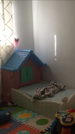 Twin, ridiculously clean.