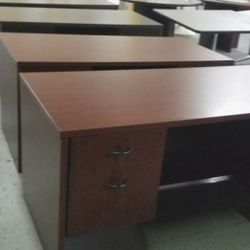 * * PLENTY OF OFFICE DESKS AND L-SHAPE DESKS * * -can deliver