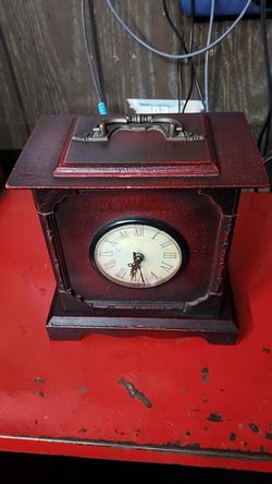 Antique looking clock with hidden key hooks