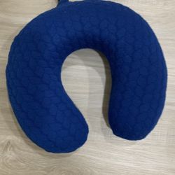 Travelling Pillow - Neck Pillow - Almost NEW! 
