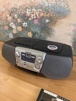 Sony CFD-V5 Portable CD Player, Cassette Recorder & AM/FM Radio