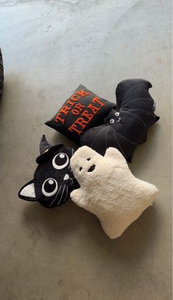 Spooky pillows decorations
