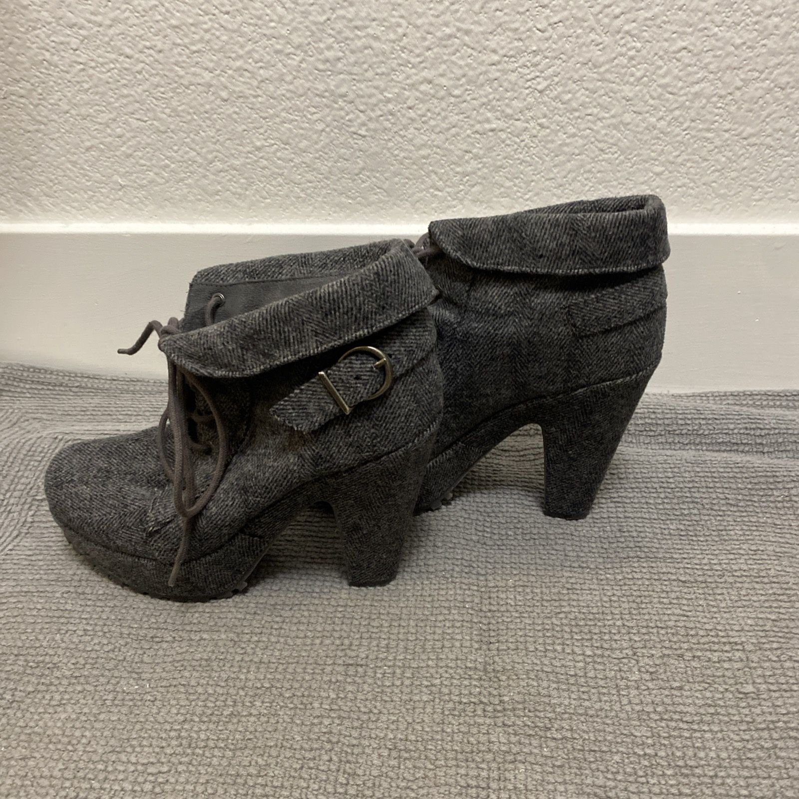 Blowfish Malibu Gray Women’s Shoes Size 8  High Heeled Ankle Boots B131 Wool
