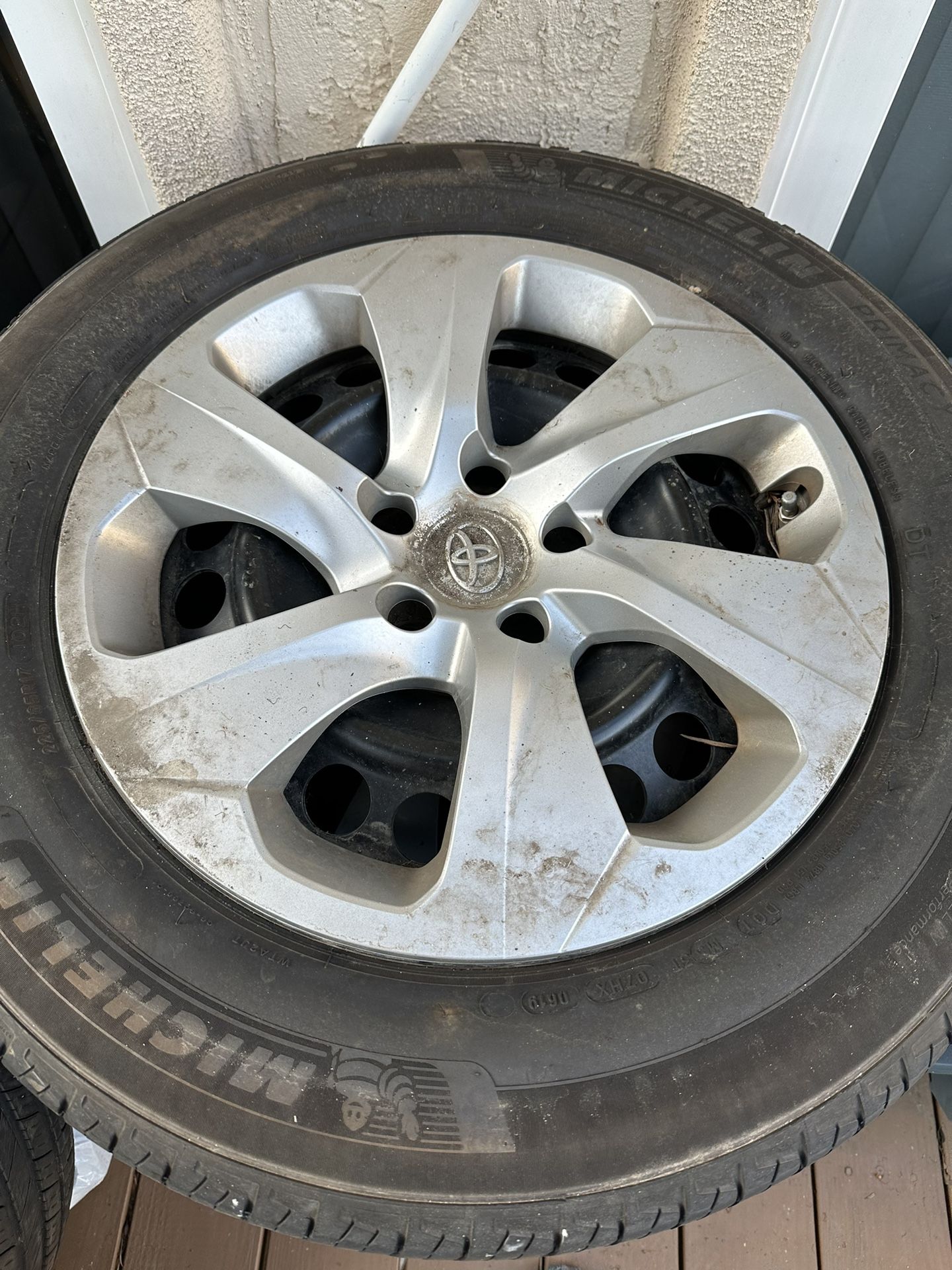 4 OEM Toyota RAV4 Wheels 5 Lug 225/65 R17 W/Sensor Michelin