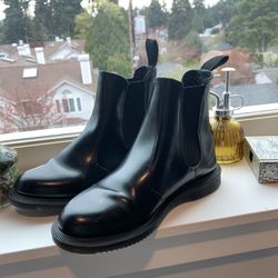 Dr. Martens Size 7 Leather Boots 