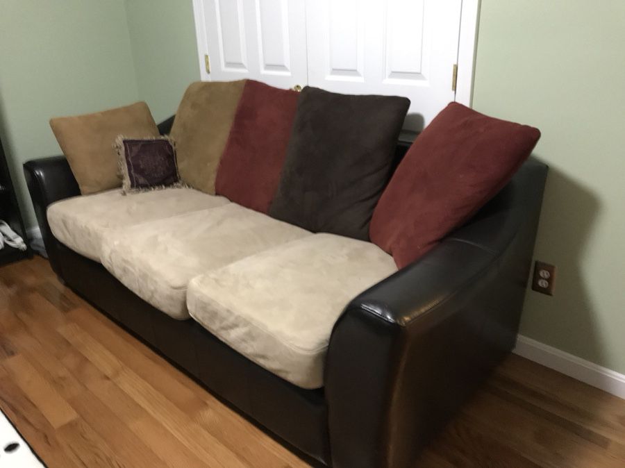 Comfy mint condition semi leather couch w cushions