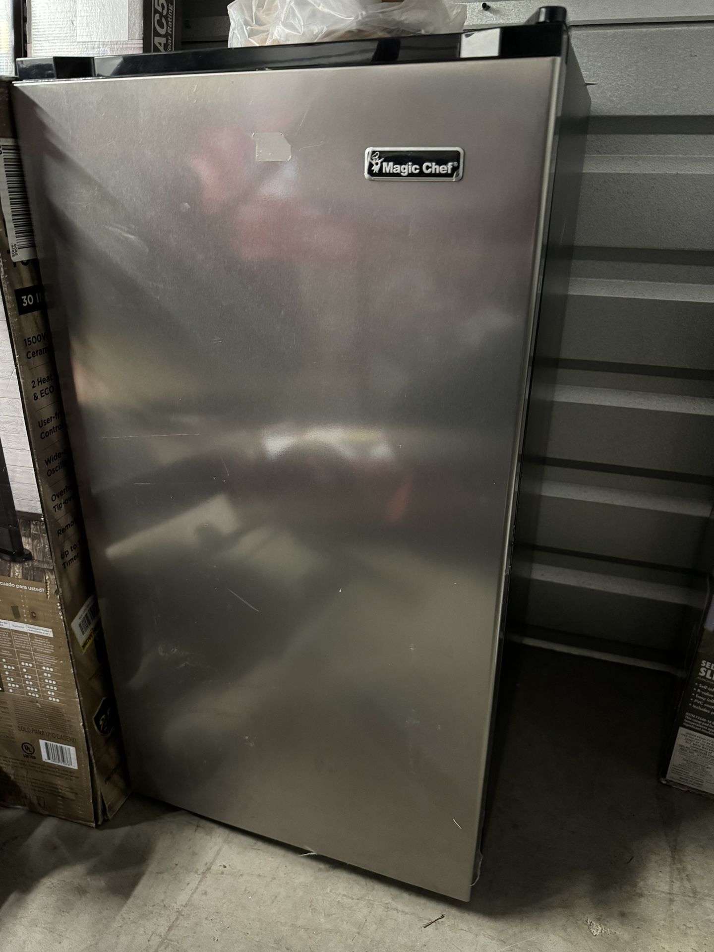 Magic Chef 3.2 Cu. Ft. Refridgerator