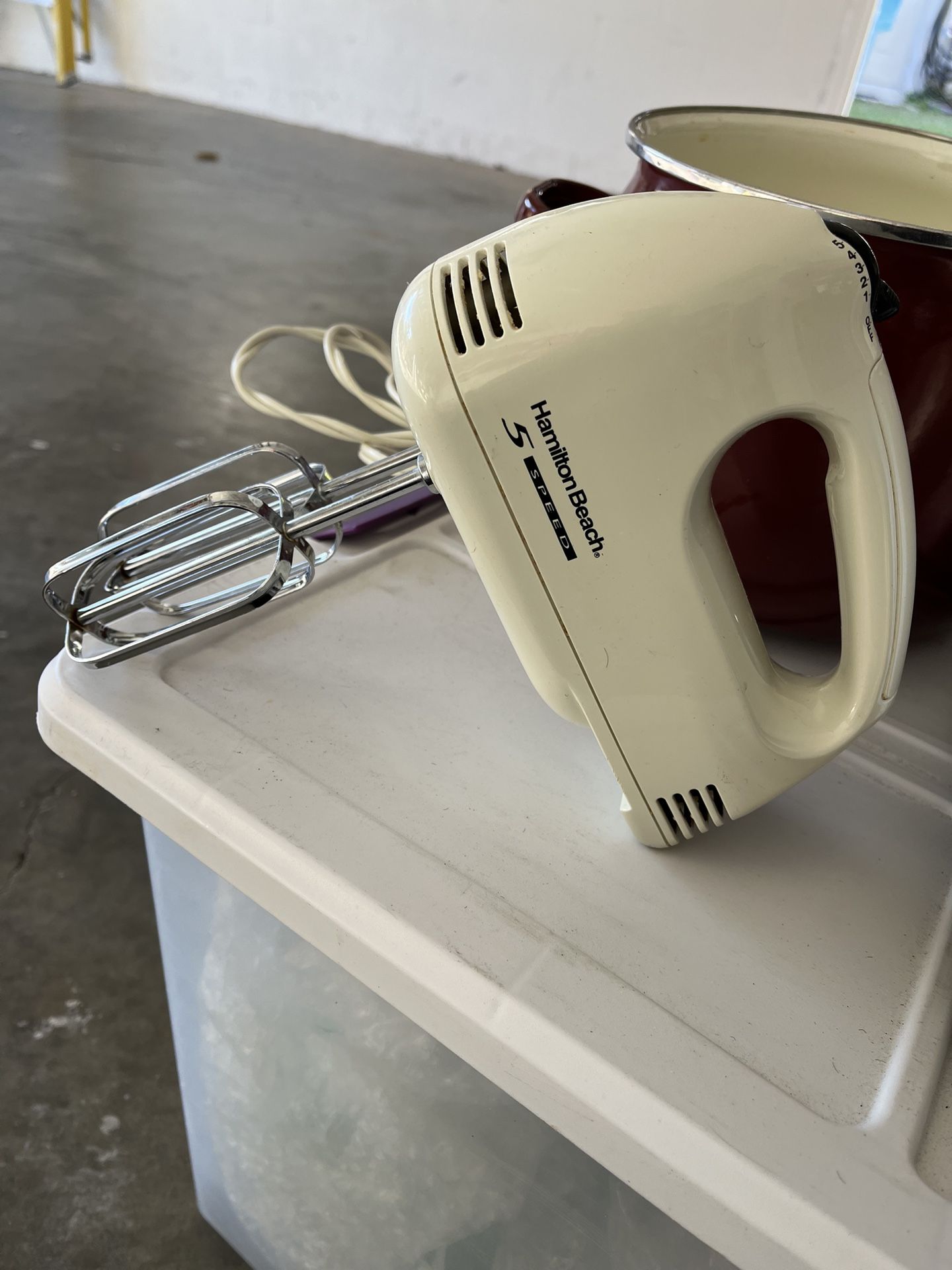 Black & Decker hand mixer