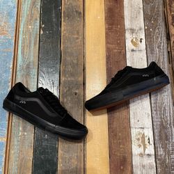 Brand NEW Old Skool Vans Size: 11 US