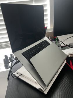 💻 Premium Laptop Stand – Adjustable & Portable!