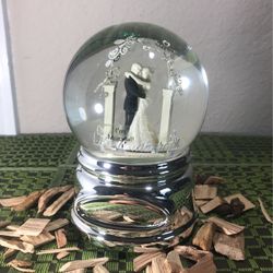Bride And Groom Wedding Musical Snow Globe