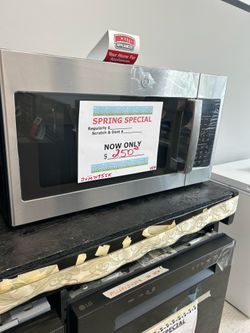 GE Over-the-Range Microwave – Clean & Works Great