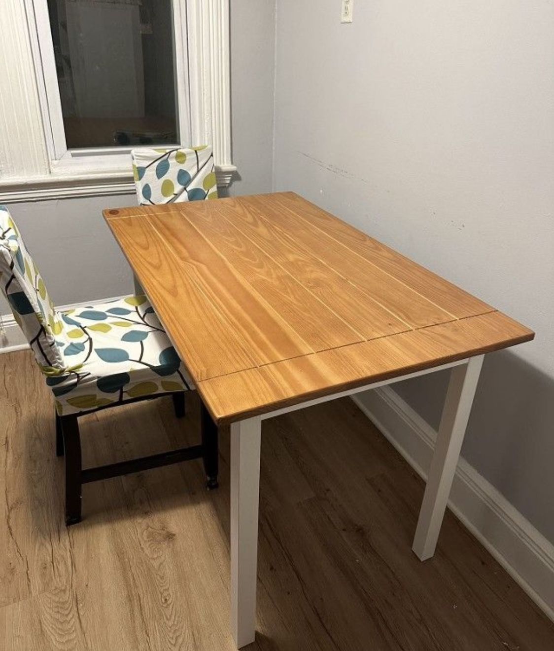 Dining table with 2 Chairs 