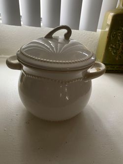 Princess House Pavilion Ceramic Covered Bean Pot