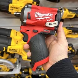 Milwaukee 1/2 Stubby Impact Wrench 225LBS torque 