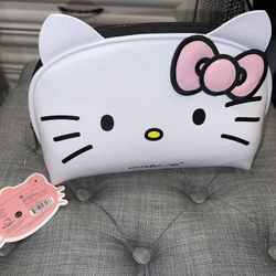 Hello Kitty Crème Makeup bag