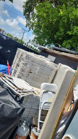 Used white folding chairs s,a,l,e