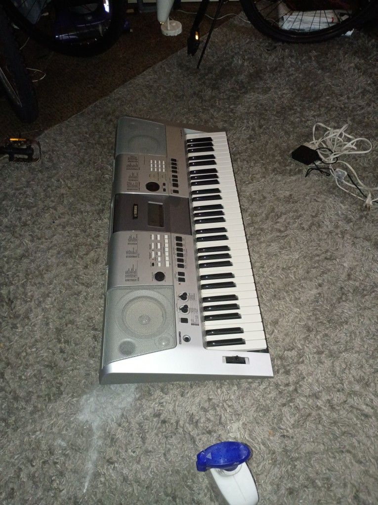 YAMAHA DIGITAL KEYBOARD PSR-E413
