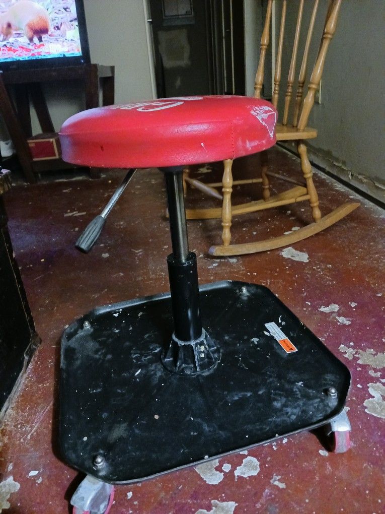 Rolling Hydraulic Shop Stool