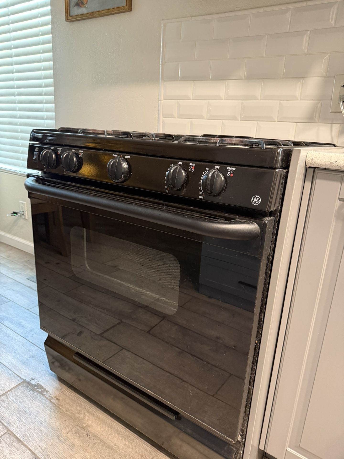 GE Gas Oven / Stove / Range (30in)
