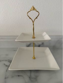 Tiered stand tower
