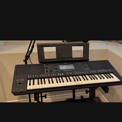 Yamaha PSR SX920 In Like New Condition 