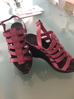 Women’s sexy wedges size 6 like new!