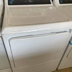 GE ELECTRIC DRYER XL CAPACITY NEW/SCRATCH/DENT-$450.. 