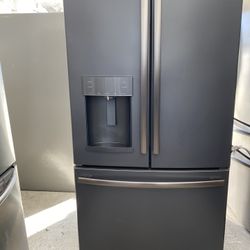  General Electric beautiful stainless steel refrigerator French door everything works perfectly first come first served 