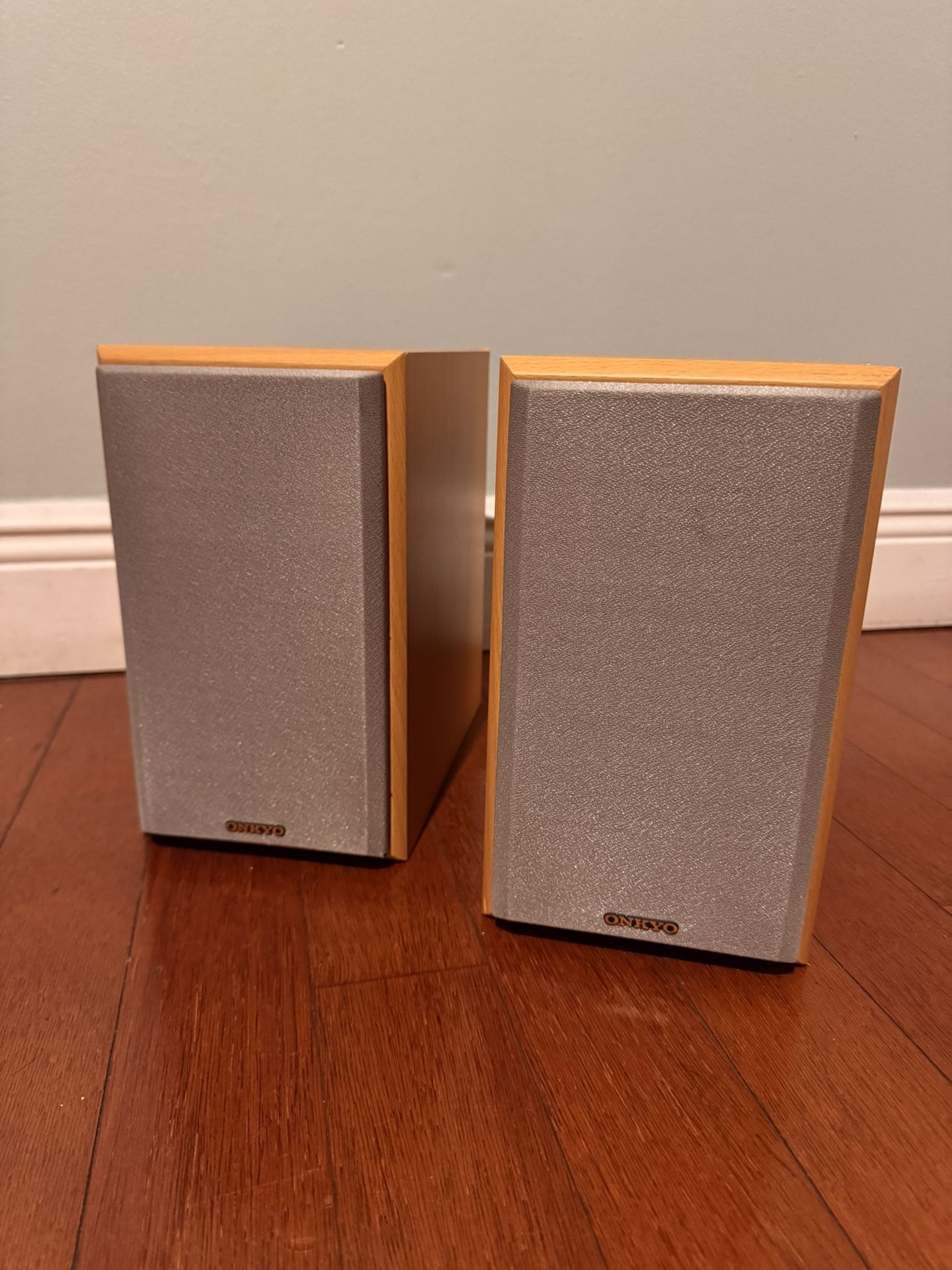 Beautiful Onkyo Speakers - no amp