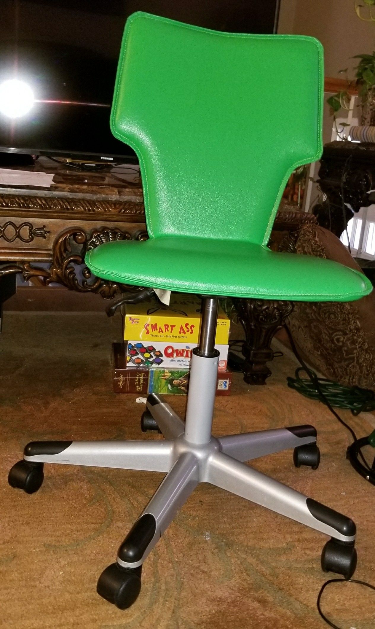 Desk chair, good condition $15.00