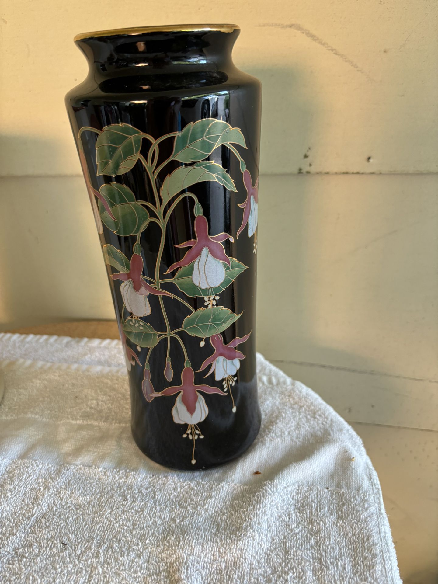 Vintage Japanese flower vase floral pattern black Mount Clemens Pottery, Japan