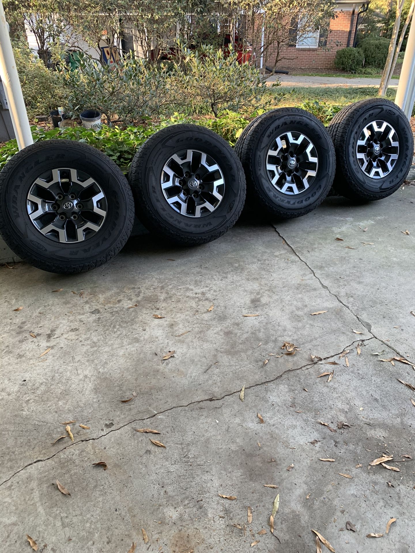 Toyota Tacoma Off Road Wheels and Tires