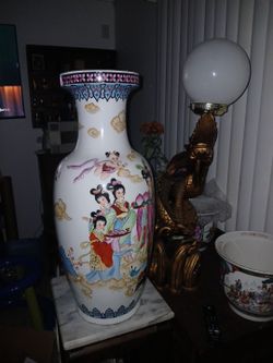 VINTAGE   28"  CHINESE  "FAMILLE  ROSE" Floor  Vase