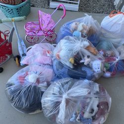 Bundle toys and toddler clothes