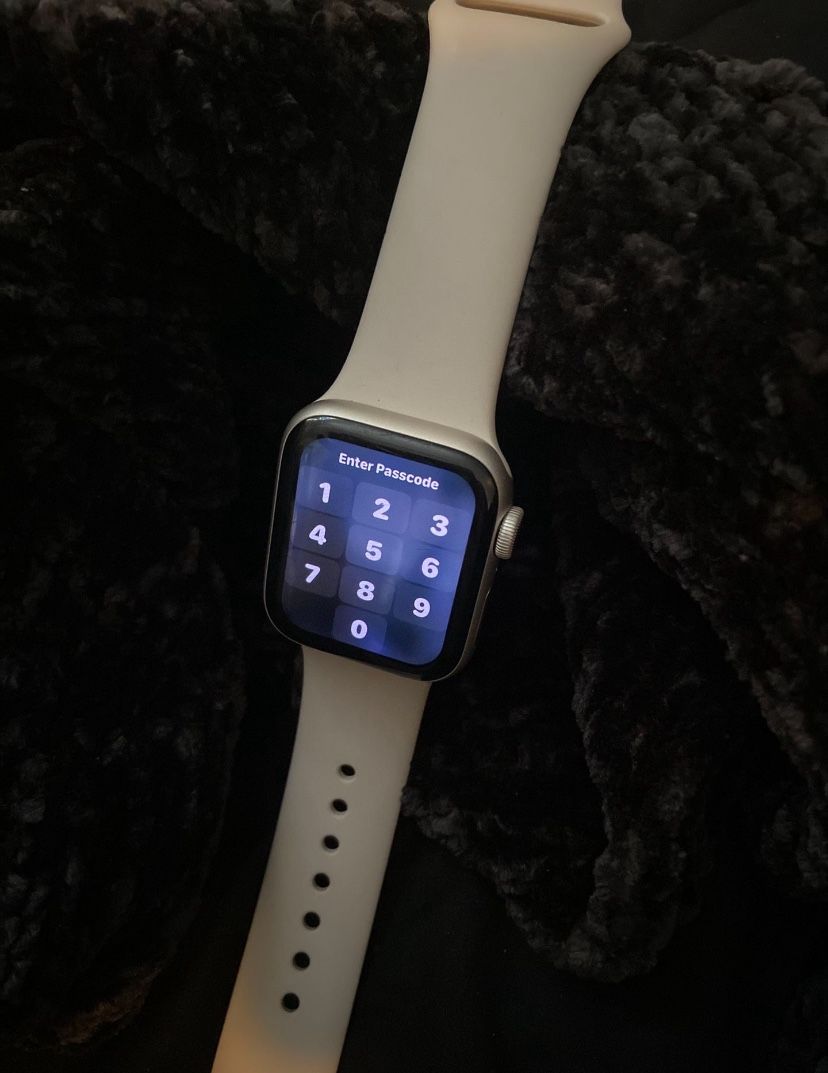 USED - APPLE WATCH SE
