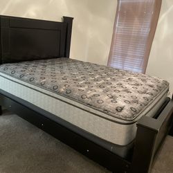QUEEN SIZE MATTRESS AND BOX SPRING SET AND BED GOOD CONDITION FREE DELIVERY 🚚 