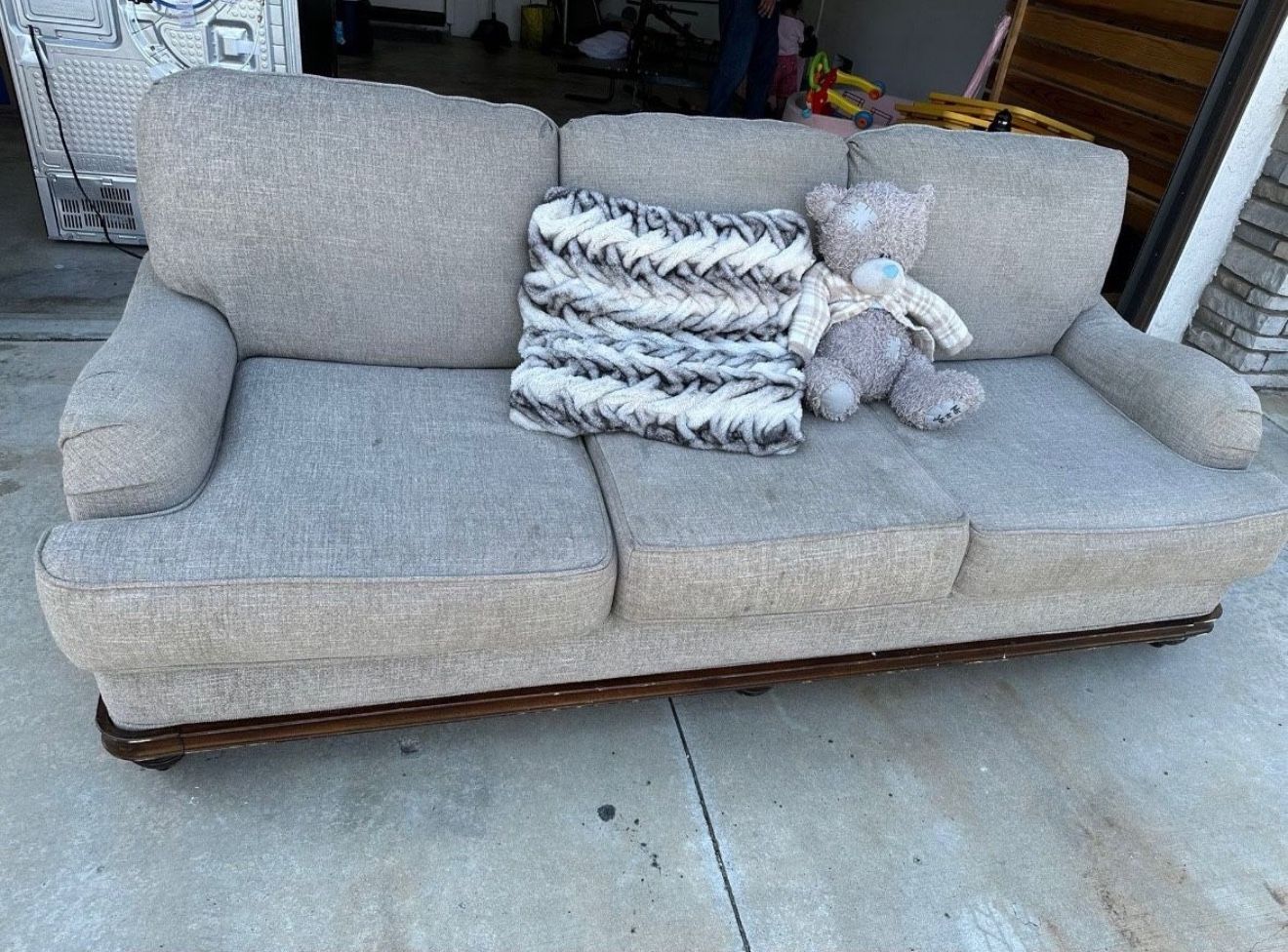 FREE COUCH