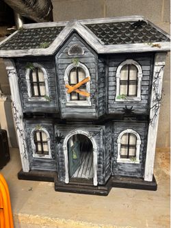 large haunted dollhouse