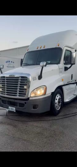 2011 freightliner truck +trailer