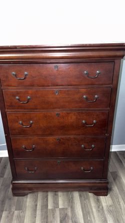 Wooden Dresser With 2 Night Stands Set