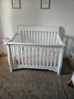 Free baby/ toddler crib/bed