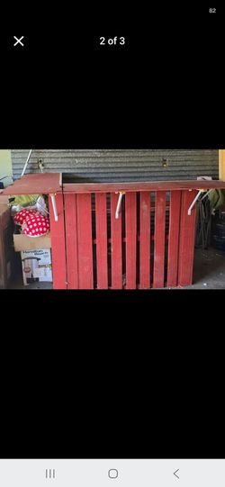Rustic Red Wood Pallet Bar Counter