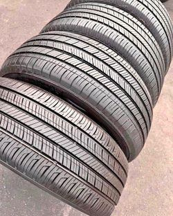 215 60 16 Yokohama tires Con 80% de Vida Las 4